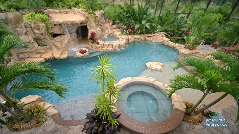 Time to Call a Swimming Pool Contractor in Tampa